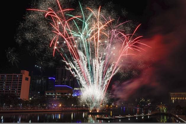 July 4, 2026, Tampa, Florida, USA: Fireworks blast off in front of the Julian B. Lane Riverfront Park as part of the Liberty By The Bay citywide celebration on Saturday, July 4, 2026 in Tampa. Tampa USA - ZUMAs70_ 20260704_zan_s70_027 Copyright: xLuisxSantanax