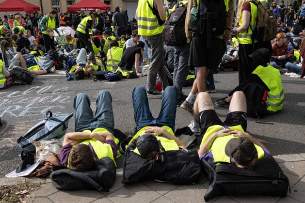 Protest against the federal party conference of the Alternative for Germany (AfD) in Erfurt - 04 Jul 2026 A group of activists wearing green safety vests lie beside a road during the demonstration against the federal party conference of the Alternative for Germany (AfD). The party’s two-day convention is being held at the Erfurt Exhibition Centre on July 4–5. According to police, around 31,000 people took part in the protests, while organizers estimated attendance at about 50,000. Demonstrators held marches, rallies and blockades of several access roads, including a section of the A71 motorway. Erfurt Germany Copyright: xVasilyxKrestyaninovx xSOPAxImagesx _VKR1447