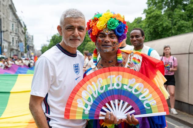 London Mayor Sadiq Khan joins Pride in London 2026 parade, UK - 04 Jul. London Mayor Sadiq Khan poses for photographs with a participant during the Pride in London parade in central London. Participants take part in the annual Pride in London parade through central London, celebrating LGBTQ+ communities and advocating for visibility, unity and equality. Thousands of marchers, community groups, charities, businesses and campaign organisations join the procession, which travels through the capital with colourful costumes, banners, music and performances. London United Kingdom Copyright: xAndreaxDomeniconix xSOPAxImagesx ADOMENICONI_PRIDE_MAYOR_Z62_0886