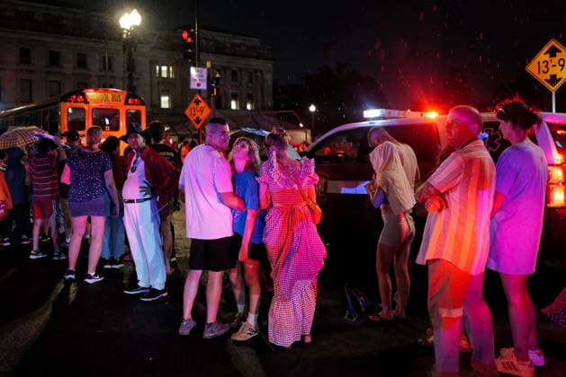 July 4, 2026, Washington, District Of Columbia, USA: Crowds wait in line to re-enter the National Mall in Washington, D.C. on July 4, 2026, after the Freedom 250 Independence Day celebration was evacuated and portions of the event delayed to to incoming thunderstorms. Washington USA  - ZUMAd227 20260704_znp_d227_024 Copyright: xBryanxDozierx