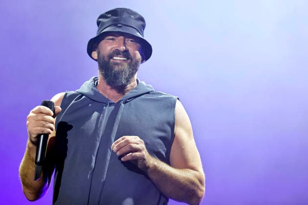 Sänger Gentleman auf der Red Stage beim Summerjam Festival 2026 am Fühlinger See. Das Summerjam Festival ist eines der größten Reggae-Festivals in Europa und existiert dieses Jahr 39 Jahre, 29 davon in Köln. Köln, 04.07.2026 NRW Deutschland *** Singer Gentleman on the Red Stage at the Summerjam Festival 2026 at Fühlinger See. The Summerjam Festival is one of the largest reggae festivals in Europe and is celebrating its 39th anniversary this year, 29 of which have been held in Cologne. Cologne, July 4, 2026, North Rhine-Westphalia, Germany Copyright: xChristophxHardtx