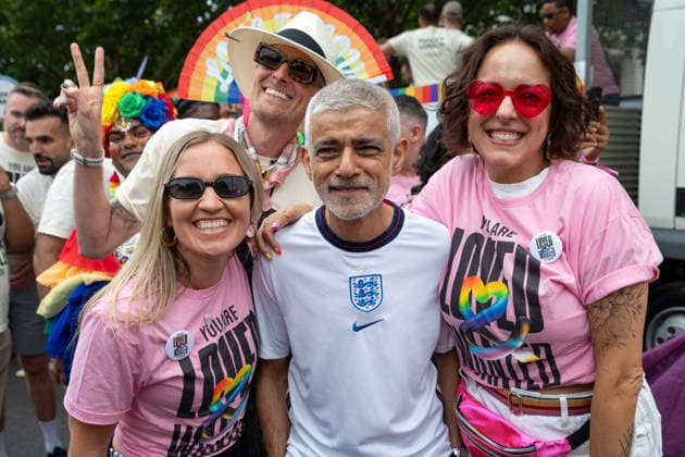 July 4, 2026, London, United Kingdom: London Mayor Sadiq Khan poses for photographs with participants during the Pride in London parade in central London. Participants take part in the annual Pride in London parade through central London, celebrating LGBTQ+ communities and advocating for visibility, unity and equality. Thousands of marchers, community groups, charities, businesses and campaign organisations join the procession, which travels through the capital with colourful costumes, banners, music and performances. London United Kingdom  - ZUMAs197 20260704_aaa_s197_287 Copyright: xAndreaxDomeniconix