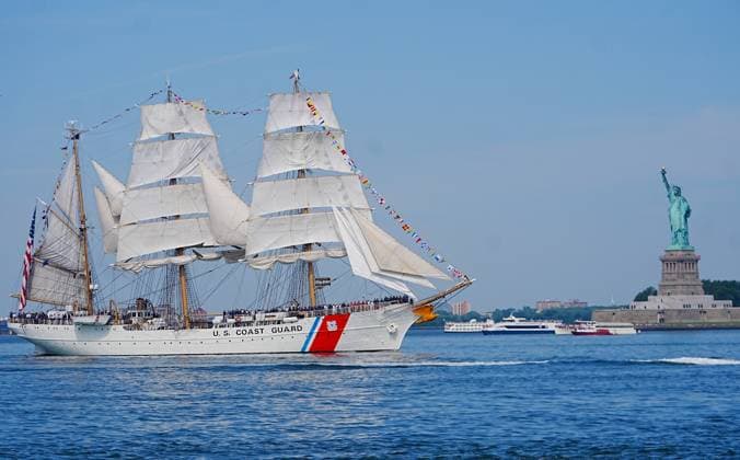 Celebrating America’s 250th anniversary NEW YORK CITY, UNITED STATES - JULY 4: The U.S. Coast Guard Cutter EAGLE tall ship is seen near the Statue of Liberty as a fleet of tall ships representing over 20 countries sails on the Hudson River and saluted the Statue of Liberty to celebrate America s 250th birthday, in New York, United States on July 4, 2026. Selcuk Acar Anadolu New York United States. Editorial use only. Please get in touch for any other usage.  Copyright: x2026xAnadoluxSelcukxAcarx