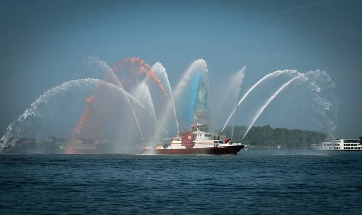 RECORD DATE NOT STATED New York Harbor Comes Alive as Sail250 Tall Ships Parade Marks America™s 250th Birthday (NEW) New York Harbor Comes Alive as Sail250 Tall Ships Parade Marks America™s 250th Birthday. July 04,2026, New York,USA. FDNY Three Forty Three , joined the Sail250 Parade of Sail in New York Harbor on July 4, 2026, as part of the Sail4th 250 celebration. Credit: Jorge Estrellado Thenews2(Foto: Jorge Estrellado Thenews2 imago images) New York Harbor Comes Alive as Sail250 Tall Ships Parade Marks America™s 250th Birthday  Copyright: xJorgexEstrelladox
