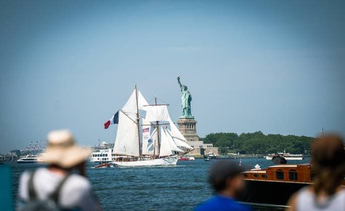 RECORD DATE NOT STATED New York Harbor Comes Alive as Sail250 Tall Ships Parade Marks America™s 250th Birthday (NEW) New York Harbor Comes Alive as Sail250 Tall Ships Parade Marks America™s 250th Birthday. July 04,2026, New York,USA. A tall ship sails past the Statue of Liberty during the Sail4th 250 Parade of Sail in New York Harbor. Credit: Jorge Estrellado Thenews2(Foto: Jorge Estrellado Thenews2 imago images) New York Harbor Comes Alive as Sail250 Tall Ships Parade Marks America™s 250th Birthday  Copyright: xJorgexEstrelladox