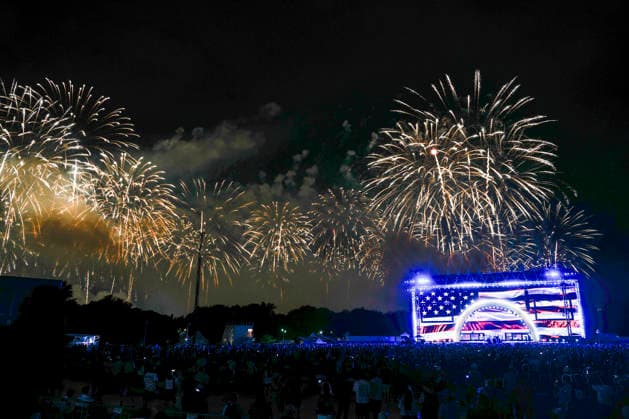Fireworks light up the night sky over the National Mall as part of the America 250 celebrations in Washington DC on Saturday, July 4, 2026. The 35 minute July 4 fireworks show will feature 850,000 fireworks and pyrotechnic effects.  WAP20260704914 BONNIExCASH