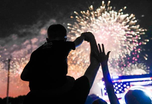 Spectators watch as fireworks light up the night sky over the National Mall as part of the America 250 celebrations in Washington DC on Saturday, July 4, 2026. The 35 minute July 4 fireworks show will feature 850,000 fireworks and pyrotechnic effects.  WAP20260704922 BONNIExCASH