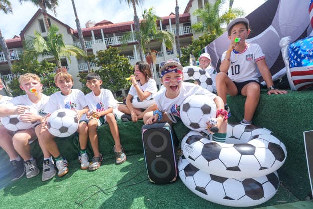 July 4, 2026, Coronado, California, United States: Children sit on a soccer theme modified truck during the parade. Spectators line Orange Avenue as participants march through the annual Independence Day Parade in Coronado on July 4, 2026. The parade, featuring marching bands, military units, community organizations, and decorated vehicles, was part of the city s Independence Day celebrations marking America s 250th birthday and drew thousands of residents and visitors to the coastal community of San Diego area. Coronado United States  - ZUMAs197 20260704_aaa_s197_347 Copyright: xMichaelxHoxWaixLeex