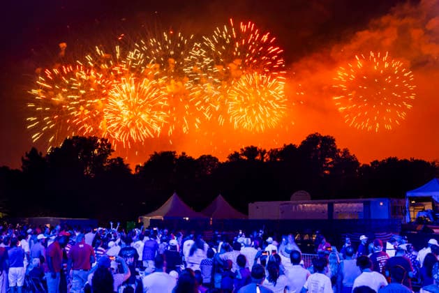 Crowds watch the fireworks go off during the Salute to America 250 celebration on the National Mall in Washington DC on Saturday, July 4, 2026. The 35 minute July 4th fireworks show will feature 850,000 fireworks and pyrotechnic effects.  WAX20260704964 JIMxLOxSCALZO