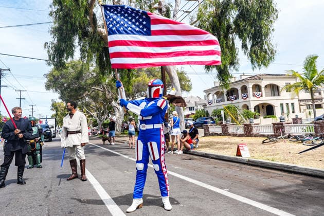 July 4, 2026, Coronado, California, United States: A man waves a flag of the United States during the parade. Spectators line Orange Avenue as participants march through the annual Independence Day Parade in Coronado on July 4, 2026. The parade, featuring marching bands, military units, community organizations, and decorated vehicles, was part of the city s Independence Day celebrations marking America s 250th birthday and drew thousands of residents and visitors to the coastal community of San Diego area. Coronado United States - ZUMAs197 20260704_aaa_s197_350 Copyright: xMichaelxHoxWaixLeex