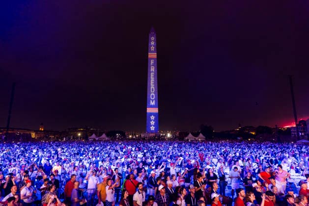 Crowds watch the fireworks go off during the Salute to America 250 celebration on the National Mall in Washington DC on Saturday, July 4, 2026. The 35 minute July 4th fireworks show will feature 850,000 fireworks and pyrotechnic effects.  WAX20260704967 JIMxLOxSCALZO