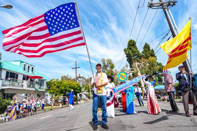 July 4, 2026, Coronado, California, United States: A man waves a flag of the United States during the parade. Spectators line Orange Avenue as participants march through the annual Independence Day Parade in Coronado on July 4, 2026. The parade, featuring marching bands, military units, community organizations, and decorated vehicles, was part of the city s Independence Day celebrations marking America s 250th birthday and drew thousands of residents and visitors to the coastal community of San Diego area. Coronado United States  - ZUMAs197 20260704_aaa_s197_362 Copyright: xMichaelxHoxWaixLeex