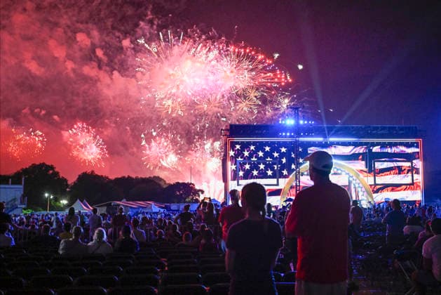Fireworks light up the night sky over the National Mall as part of the America 250 celebrations in Washington DC on Saturday, July 4, 2026. The 35 minute July 4 fireworks show will feature 850,000 fireworks and pyrotechnic effects.  WAP20260704935 DANIELxHEUER