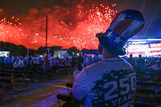 Fireworks light up the night sky over the National Mall as part of the America 250 celebrations in Washington DC on Saturday, July 4, 2026. The 35 minute July 4 fireworks show will feature 850,000 fireworks and pyrotechnic effects.  WAP20260704936 DANIELxHEUER