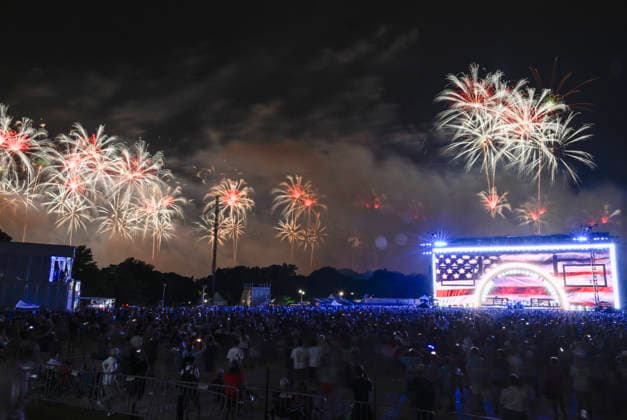 Fireworks light up the night sky over the National Mall as part of the America 250 celebrations in Washington DC on Saturday, July 4, 2026. The 35 minute July 4 fireworks show will feature 850,000 fireworks and pyrotechnic effects.  WAP20260704940 DANIELxHEUER