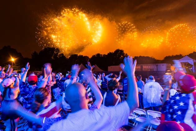 July 5, 2026, Washington, District Of Columbia, USA: Fireworks go off during the Salute to America 250 celebration on the National Mall in Washington, DC, USA, 05 July 2026. The fireworks display is reportedly the largest in history, with 850,000 shells launched over 40 minutes Washington USA  - ZUMAs152 20260705_faa_s152_008 Copyright: xJimxLoScalzox-xPoolxviaxCNPx
