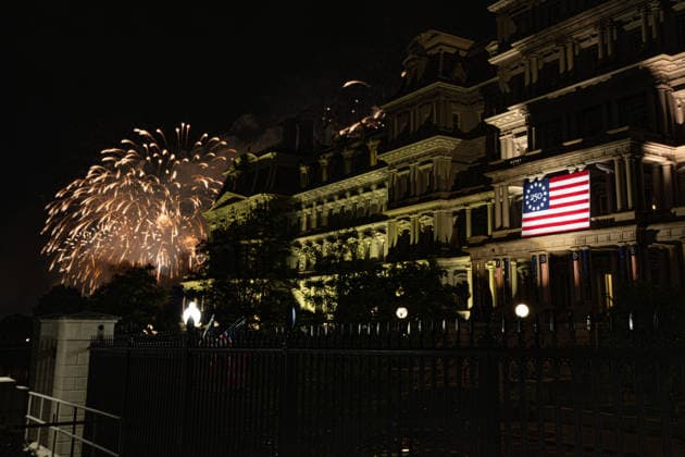 July 5, 2026, Washington, District Of Columbia, USA: Fireworks conclude the Salute to America Semiquincentennial celebration in Washington, DC, USA, on Saturday, July 4, 2026 Washington USA  - ZUMAs152 20260705_faa_s152_013 Copyright: xAaronxSchwartzx-xPoolxviaxCNPx