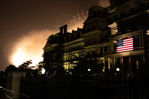 July 5, 2026, Washington, District Of Columbia, USA: Fireworks conclude the Salute to America Semiquincentennial celebration in Washington, DC, USA, on Saturday, July 4, 2026 Washington USA - ZUMAs152 20260705_faa_s152_014 Copyright: xAaronxSchwartzx-xPoolxviaxCNPx