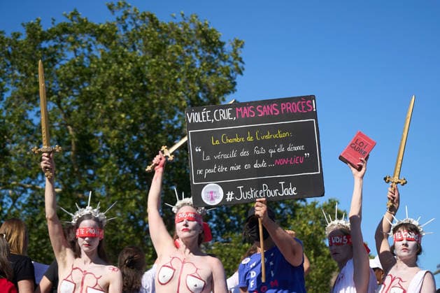 aris France le 04 Juillet 2026 Manifestation citoyenne a l appel d associations feministes et de defense des enfants pour l instauration d une loi cadre integrale contre les violences sexuelles.Citizen demonstration called by feminist and child advocacy groups for the enactment of comprehensive framework legislation against sexual violence. Paris, France, July 4, 2026 FEMME ENFANT, ILLUSTRATION NEWS SOCIETE MANIFESTATION VIOLENCE SEXUELLE METOOECOLE DROIT DES FEMMES, FEMINISTE, FEMINISME SOCIETE WOMEN S RIGHTS, FEMINIST,SOCIETY, DROIT FEMME NEWS EGALITE, MANIFESTATION, DEMONSTRATION, FEMEN  Copyright: xBrunoxLevesquex