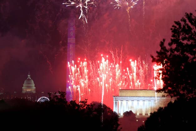 July 4, 2026, Washington, District Of Columbia, USA: A view of the fireworks across the Potomac River, with the United States Capitol building, Washington Monument and the Lincoln Memorial. Washington USA  - ZUMAg247 20260704_znp_g247_001 Copyright: xGagexSkidmorex