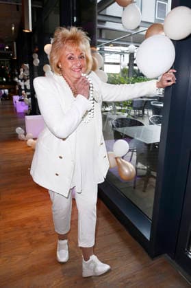 Stefanie Simon beim Diner en Blanc mit Bootsfahrt zum NYX Hotel Berlin Köpenick. Berlin, 04.07.2026 *** Stefanie Simon at the Diner en Blanc with a boat ride to the NYX Hotel Berlin Köpenick, Berlin, July 4, 2026 Foto:xN.xKubelkax xFuturexImagex blanc_6707
