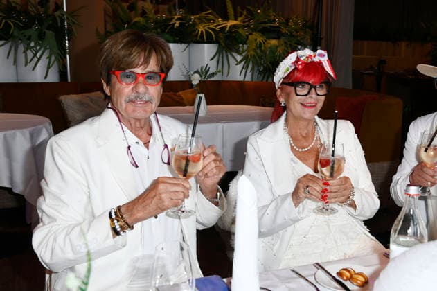 Jörg Draeger mit Ehefrau Petra Draeger beim Diner en Blanc mit Bootsfahrt zum NYX Hotel Berlin Köpenick. Berlin, 04.07.2026 *** Jörg Draeger with his wife Petra Draeger at the Diner en Blanc, which included a boat ride to the NYX Hotel Berlin Köpenick, Berlin, July 4, 2026 Foto:xN.xKubelkax xFuturexImagex blanc_6710