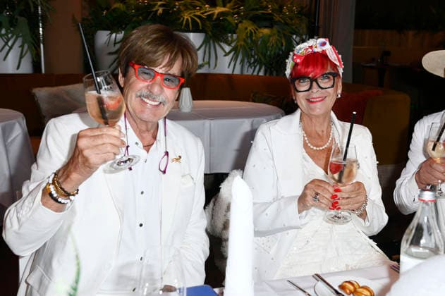 Jörg Draeger mit Ehefrau Petra Draeger beim Diner en Blanc mit Bootsfahrt zum NYX Hotel Berlin Köpenick. Berlin, 04.07.2026 *** Jörg Draeger with his wife Petra Draeger at the Diner en Blanc, which included a boat ride to the NYX Hotel Berlin Köpenick, Berlin, July 4, 2026 Foto:xN.xKubelkax xFuturexImagex blanc_6711
