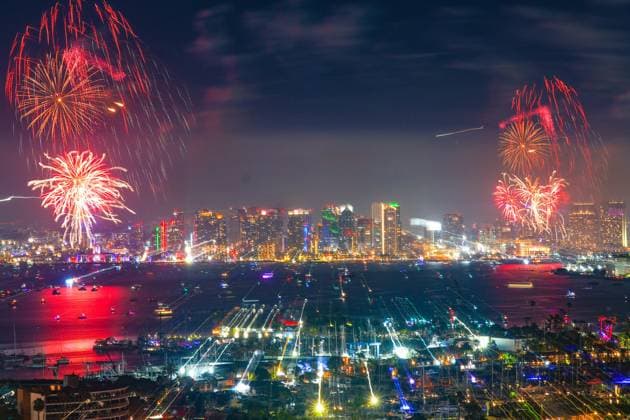 July 4, 2026, San Diego, California, United States: Fireworks illuminate the sky over San Diego Bay during the Big Bay Boom Independence Day celebration on July 4, 2026, in San Diego, California. The annual display launches from four barges across the bay and marks America s 250th birthday, drawing thousands of spectators to waterfront parks, beaches and marinas throughout the region. San Diego United States  - ZUMAs197 20260704_aaa_s197_459 Copyright: xSOPAxImagesx