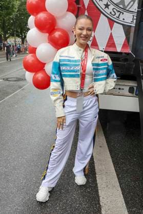 ABB SCHLAGERMOVE- Joelina Drews zu Gast beim Schlagermove auf dem Heiligengeistfeld in Hamburg am 04.07.2025 Hamburg Deutschland *** ABB SCHLAGERMOVE: Joelina Drews to perform at the Schlagermove on the Heiligengeistfeld in Hamburg on July 4, 2025, Hamburg, Germany