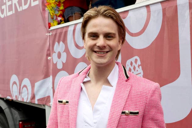 ABB SCHLAGERMOVE- Vincent Gross zu Gast beim Schlagermove auf dem Heiligengeistfeld in Hamburg am 04.07.2025 Hamburg Deutschland *** ABB SCHLAGERMOVE: Vincent Gross to Perform at the Schlagermove on the Heiligengeistfeld in Hamburg on July 4, 2025, Hamburg, Germany