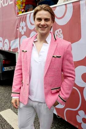 ABB SCHLAGERMOVE- Vincent Gross zu Gast beim Schlagermove auf dem Heiligengeistfeld in Hamburg am 04.07.2025 Hamburg Deutschland *** ABB SCHLAGERMOVE: Vincent Gross to Perform at the Schlagermove on the Heiligengeistfeld in Hamburg on July 4, 2025, Hamburg, Germany