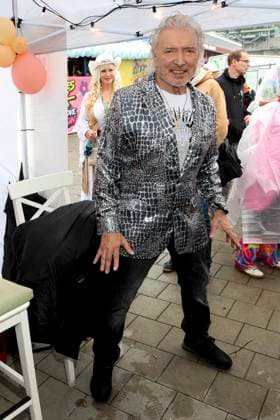 ABB SCHLAGERMOVE- Peter Orloff zu Gast beim Schlagermove auf dem Heiligengeistfeld in Hamburg am 04.07.2025 Hamburg Deutschland *** ABB SCHLAGERMOVE: Peter Orloff to perform at the Schlagermove on the Heiligengeistfeld in Hamburg on July 4, 2025, Hamburg, Germany