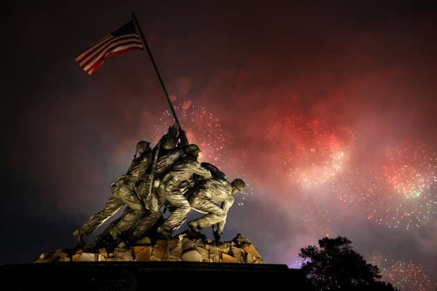July 4, 2026, Washington, District Of Columbia, USA: A view of the Washington DC fireworks across the Potomac River at the US Marine Corps War Memorial, also known as the Iwo Jima Memorial in Arlington, Virginia. Washington USA - ZUMAg247 20260704_znp_g247_007 Copyright: xGagexSkidmorex