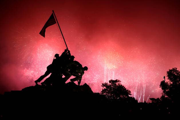 July 4, 2026, Washington, District Of Columbia, USA: A view of the Washington DC fireworks across the Potomac River at the US Marine Corps War Memorial, also known as the Iwo Jima Memorial in Arlington, Virginia. Washington USA - ZUMAg247 20260704_znp_g247_008 Copyright: xGagexSkidmorex