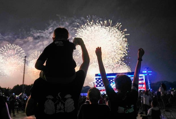 Spectators watch as fireworks light up the night sky over the National Mall as part of the America 250 celebrations in Washington DC on Saturday, July 4, 2026. The 35 minute July 4 fireworks show will feature 850,000 fireworks and pyrotechnic effects.  WAP20260704917 BONNIExCASH