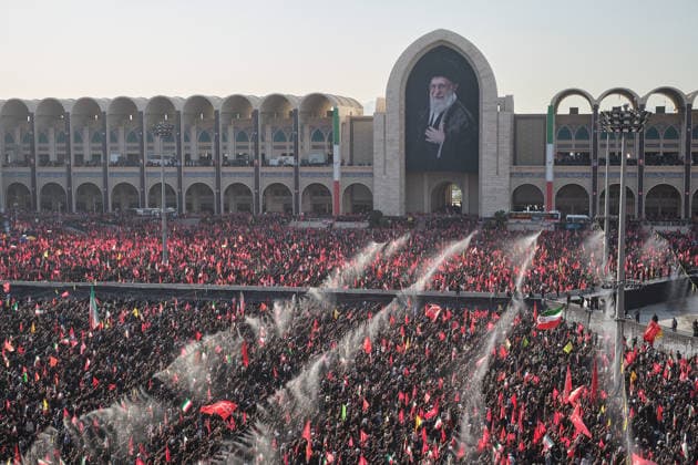 Thousands of mourners attend a mass prayer at the grand Mosallah mosque in Tehran, Iran, 05 July 2026. Iran is set to hold a multi-day state funeral from 04 to 09 July 2026 for the Iranian supreme leader assassinated on 28 February. State funeral of Ayatollah Ali Khamenei !ACHTUNG: NUR REDAKTIONELLE NUTZUNG!  Copyright: xJaimexLeonx GRAF1355 20260705-55020804387_1