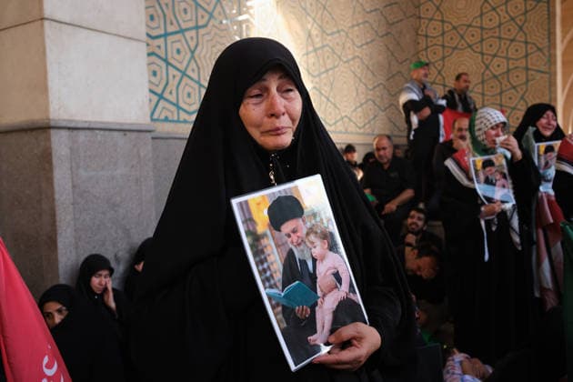 An Iranian attendant holds a portrait of late Iranian supreme leader Ayatollah Ali Khamenei during a mass prayer at the grand Mosallah mosque in Tehran, Iran, 05 July 2026. Iran is set to hold a multi-day state funeral from 04 to 09 July 2026 for the Iranian supreme leader assassinated on 28 February. State funeral of Ayatollah Ali Khamenei !ACHTUNG: NUR REDAKTIONELLE NUTZUNG!  Copyright: xJaimexLeonx GRAF1358 20260705-55020804414_1