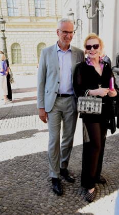 Bernd Doepke BMW Niederlassungsleiter Sunny Melles Schauspielerin Saengerin Muenchen 04.07.2026 Max Joseph Platz Bayerische Staatsoper OPER FUER ALLE Die Wallkuere -Richard Wagner Foto Muenchen *** Bernd Doepke, BMW Branch Manager; Sunny Melles, actress and singer; Munich, July 4, 2026; Max Joseph Square; Bavarian State Opera; OPERA FOR ALL; *Die Walküre* by Richard Wagner; Photo: Munich