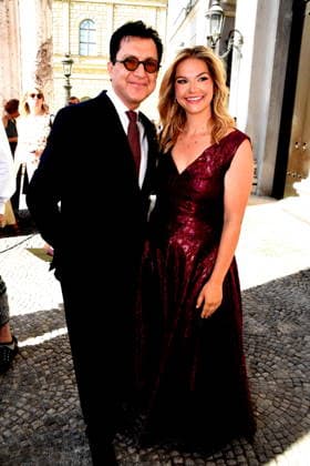 Serge Dorny Staatsintendant Teresa Boning Opernsaengerin Muenchen 04.07.2026 Max Joseph Platz Bayerische Staatsoper OPER FUER ALLE Die Wallkuere -Richard Wagner Foto Muenchen *** Serge Dorny, Artistic Director; Teresa Boning, opera singer; Munich, July 4, 2026; Max Joseph Square; Bavarian State Opera; OPERA FOR EVERYONE; *Die Walküre* by Richard Wagner; Photo: Munich