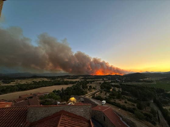 Huge fire broke out on Trevillach - Pyrenees-Orientales Huge fire broke out on the territory of the commune of Trévillach, on the outskirts of Montalba-le-Château, (Pyrénées-Orientales) about 35 kilometres from Perpignan on July 4, 2026. Photo by Geyres-Castoldi ABACAPRESS.COM Montalba-le-Château France  Copyright: xCastoldixIsabelle ABACAx