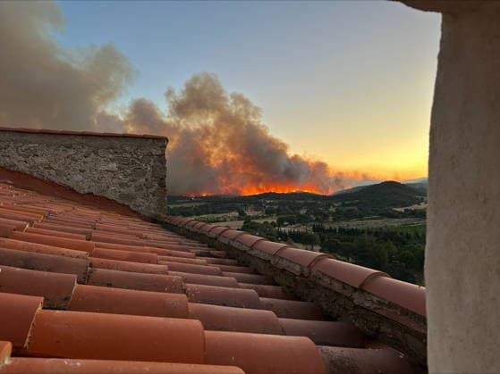 Huge fire broke out on Trevillach - Pyrenees-Orientales Huge fire broke out on the territory of the commune of Trévillach, on the outskirts of Montalba-le-Château, (Pyrénées-Orientales) about 35 kilometres from Perpignan on July 4, 2026. Photo by Geyres-Castoldi ABACAPRESS.COM Montalba-le-Château France  Copyright: xCastoldixIsabelle ABACAx