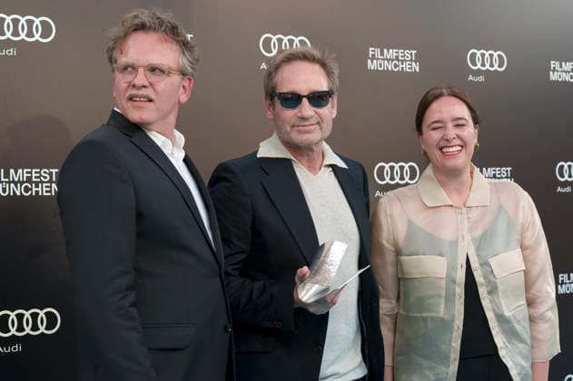 Christoph Gröner, David Duchovny und Julia Weigl beim Photocall zur Verleihung des CineMerit Awards auf dem 43. Filmfest München 2026 in der Hochschule für Fernsehen und Film. München, 04.07.2026 *** Christoph Gröner, David Duchovny, and Julia Weigl at the photocall for the CineMerit Awards ceremony at the 43rd Munich Film Festival in 2026 at the University of Television and Film Munich, July 4, 2026 Foto:xN.xKolinzx xFuturexImagex duchovny_6734