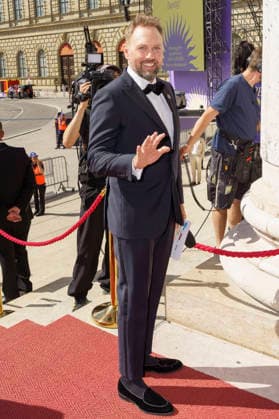Steven Gätjen bei der Ankunft zum Event Oper für alle 2026 im Rahmen der Münchner Opernfestspiele mit der Live-Opernübertragung von Richard Wagners Die Walküre im Nationaltheater. München, 04.07.2026 *** Steven Gätjen upon arrival at the Opera for All 2026 event, part of the Munich Opera Festival, featuring a live opera broadcast of Richard Wagner s *Die Walküre* at the National Theater in Munich, July 4, 2026 Foto:xN.xKolinzx xFuturexImagex oper_6701