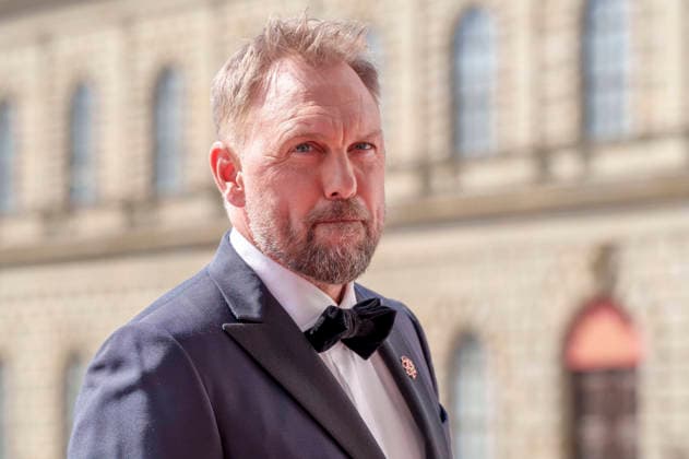 Steven Gätjen bei der Ankunft zum Event Oper für alle 2026 im Rahmen der Münchner Opernfestspiele mit der Live-Opernübertragung von Richard Wagners Die Walküre im Nationaltheater. München, 04.07.2026 *** Steven Gätjen upon arrival at the Opera for All 2026 event, part of the Munich Opera Festival, featuring a live opera broadcast of Richard Wagner s *Die Walküre* at the National Theater in Munich, July 4, 2026 Foto:xN.xKolinzx xFuturexImagex oper_6704