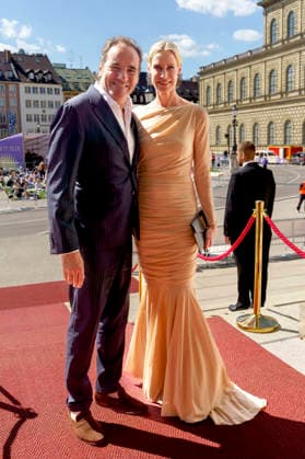 Thomas Ohrner mit Ehefrau Anne Arnholdt bei der Ankunft zum Event Oper für alle 2026 im Rahmen der Münchner Opernfestspiele mit der Live-Opernübertragung von Richard Wagners Die Walküre im Nationaltheater. München, 04.07.2026 *** Thomas Ohrner with his wife Anne Arnholdt upon arrival at the Opera for All 2026 event, part of the Munich Opera Festival, featuring a live opera broadcast of Richard Wagner’s *Die Walküre* at the National Theater in Munich, July 4, 2026 Foto:xN.xKolinzx xFuturexImagex oper_6730