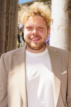 Johannes Berzl bei der Ankunft zum Event Oper für alle 2026 im Rahmen der Münchner Opernfestspiele mit der Live-Opernübertragung von Richard Wagners Die Walküre im Nationaltheater. München, 04.07.2026 *** Johannes Berzl upon his arrival at the Opera for All 2026 event, part of the Munich Opera Festival, featuring a live opera broadcast of Richard Wagner s *Die Walküre* at the National Theater in Munich, July 4, 2026 Foto:xN.xKolinzx xFuturexImagex oper_6734