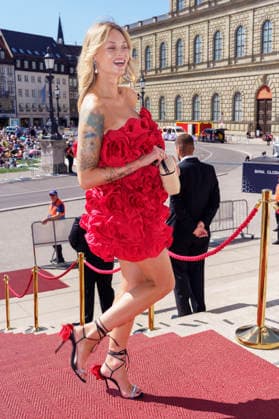 Olga Löffler bei der Ankunft zum Event Oper für alle 2026 im Rahmen der Münchner Opernfestspiele mit der Live-Opernübertragung von Richard Wagners Die Walküre im Nationaltheater. München, 04.07.2026 *** Olga Löffler upon her arrival at the Opera for All 2026 event, part of the Munich Opera Festival, featuring a live opera broadcast of Richard Wagner s *Die Walküre* at the National Theater in Munich, July 4, 2026 Foto:xN.xKolinzx xFuturexImagex oper_6740