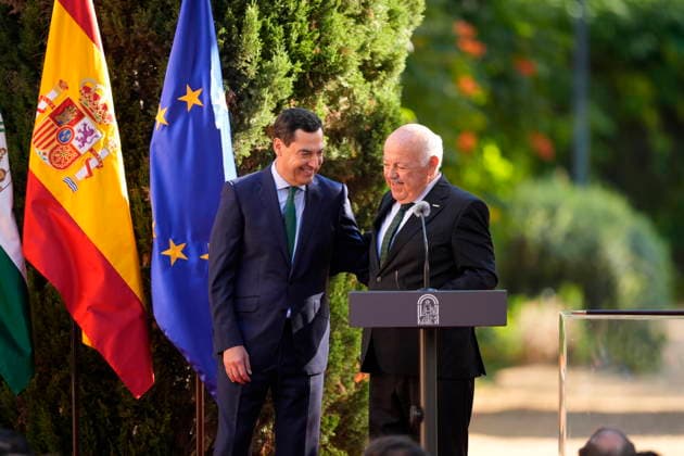 Juanma Moreno is sworn in as president of the Regional Government of Andalusia for the 13th legislative term. The president of the Regional Government of Andalusia, Juanma Moreno i, alongside the president of the Andalusian Parliament, Jesús Aguirre, during the inauguration ceremony on July 5, 2026, in Seville, Andalusia, Spain. The newly sworn-in President of the Regional Government of Andalusia for the 13th legislative term, Juanma Moreno, takes office after being elected on Thursday in a second vote by the Andalusian Parliament, with the support of the 53 PP deputies and the 15 from Vox, the party with which he had previously signed a Government and Stability Agreement for Andalusia July 5, 2026 Joaquí Seville, Andalusia, Spain Seville,  Copyright: xJoaquinxCorcherox 7645358