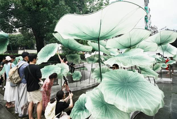 Lotus Leaf Art Installation Citizens enjoy the cool breeze under an art installation composed of giant lotus leaves in Hangzhou, Zhejiang Province, China on July 5, 2026. Hangzhou Zhejiang China  Copyright: xLWx i1783267422810