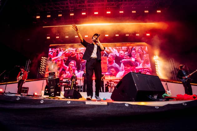 Clueso live bei einem Konzert auf dem Domplatz. Erfurt, 04.07.2026 *** Clueso performing live at a concert on Domplatz in Erfurt, July 4, 2026 Foto:xM.xKremerx xFuturexImagex clueso_6718